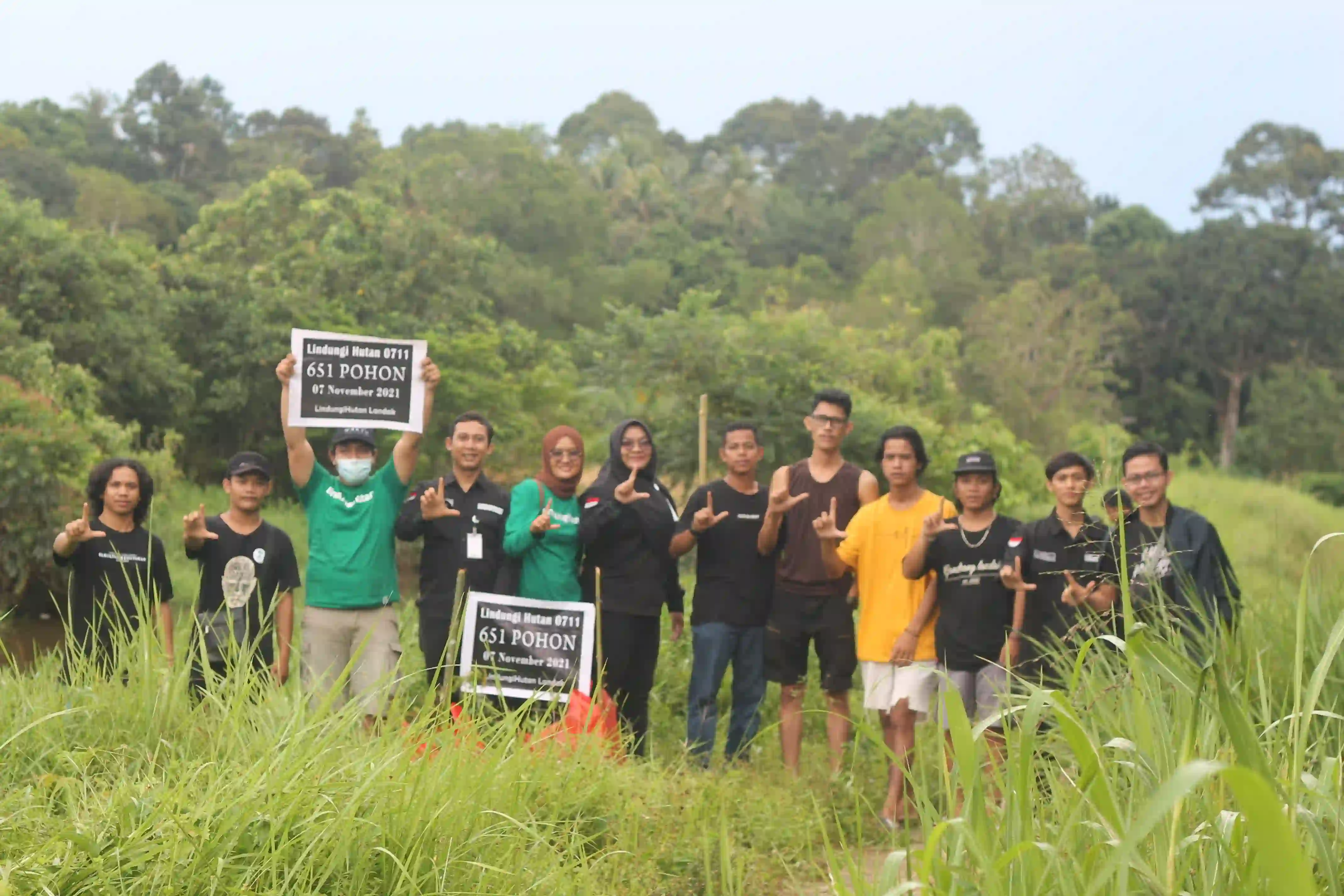 Sedekah Pohon LindungiHutan